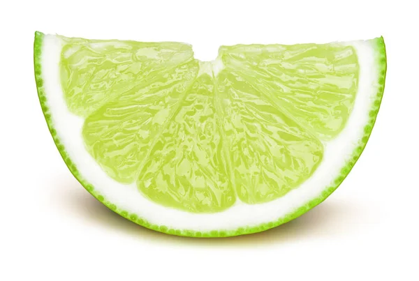 Лаймовий фруктовий шматочок ізольований на білому тлі — стокове фото