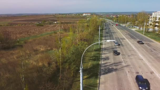 Conducir un coche en una carretera en Moldavia al amanecer — Vídeo de stock