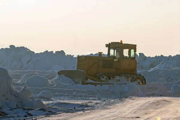 Bulldozer Amarillo Elimina Las Avalanchas Nieve Invierno — Foto de Stock