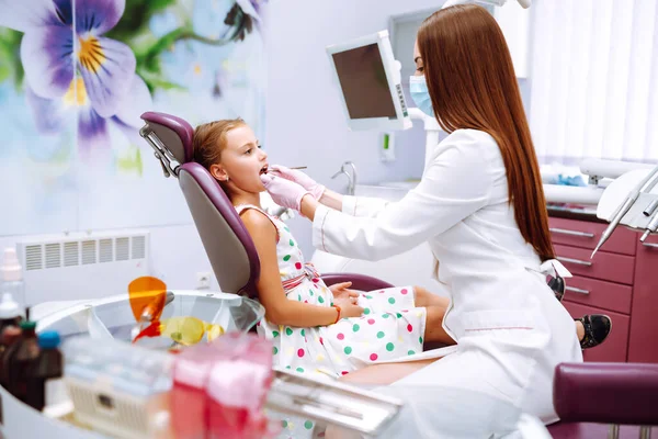 Lovely Little Girl Smiling While Talking Pediatric Dentist Doing Examination — Stock Photo, Image