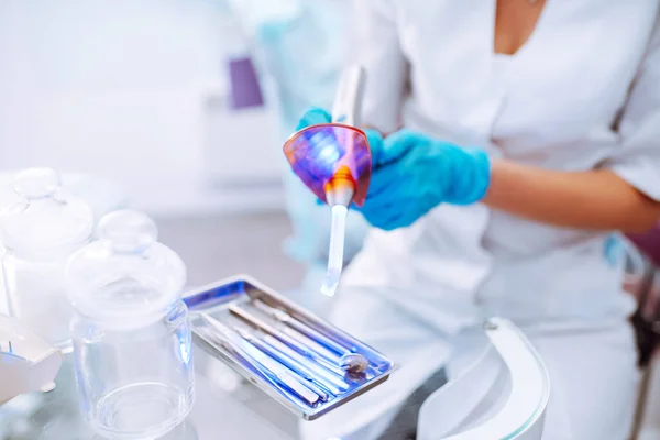 Zestaw Sterylnych Przyrządów Dentystycznych Leczenia Stomatologicznego Opieka Stomatologiczna Nad Ludźmi — Zdjęcie stockowe