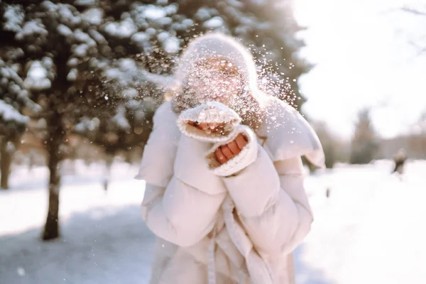 Happy Woman Winter Style Clothes Walking Snowy Park Nature Holidays — Stock Photo, Image