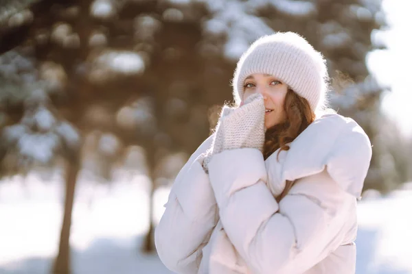 Happy Woman Winter Style Clothes Walking Snowy Park Nature Holidays — Stock Photo, Image