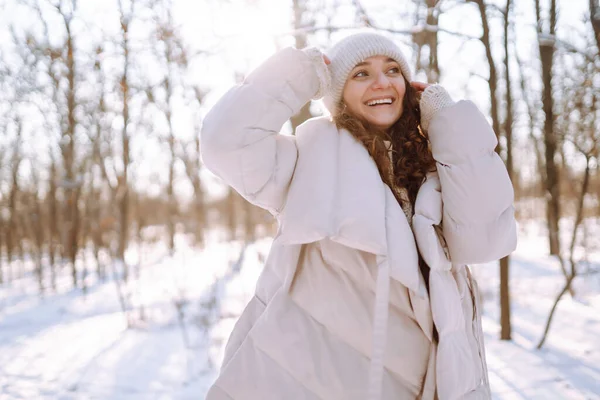 Happy Woman Winter Style Clothes Walking Snowy Park Nature Holidays — Stock Photo, Image