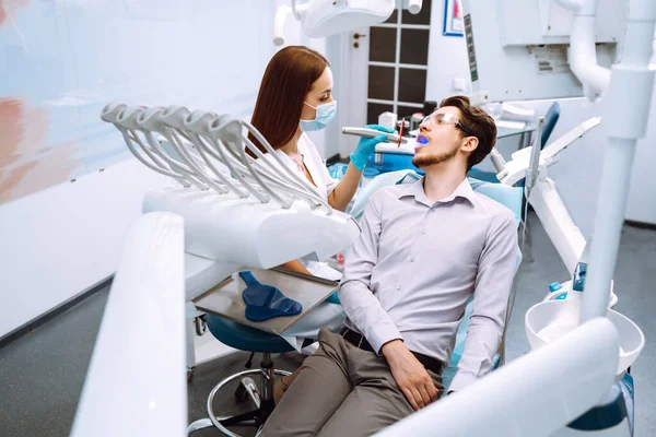 Young Man Dentist Chair Dental Procedure Overview Dental Caries Prevention — Zdjęcie stockowe