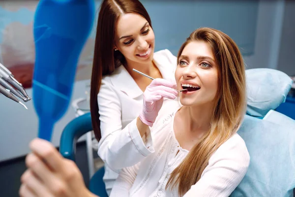 Young Woman Dentist Chair Dental Procedure Overview Dental Caries Prevention — Stock fotografie