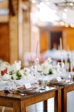 Düğün ve şenlikli bir ziyafet masası. Düğün, doğum günü, parti, etkinlik konsepti.