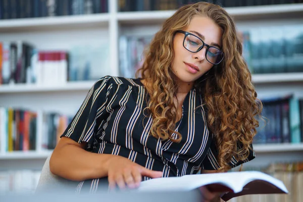 Young Beautiful Student Girl Working Learning College Library Concept Education — Stock Photo, Image