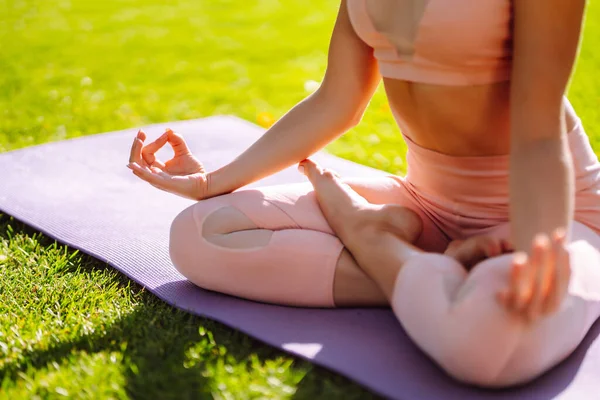 Une Jeune Femme Qui Fait Excercise Parc Public Fitness Femme — Photo