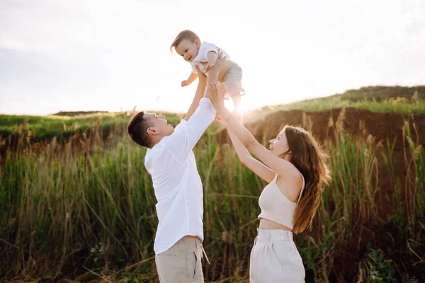 Cute Family Having Fun Beach Father Mother Child Background Blue — Stock Photo, Image