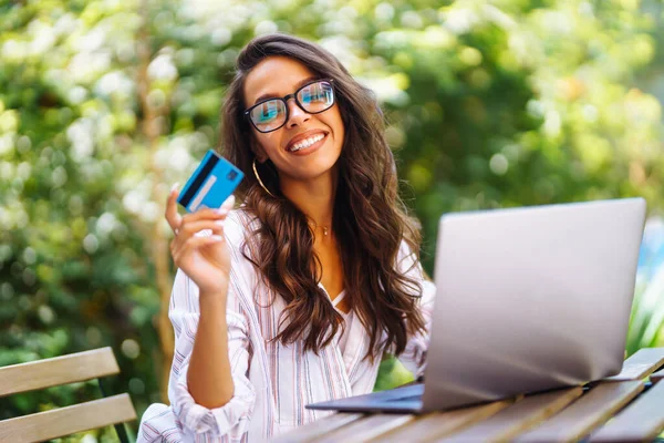 Young Woman Sitting Cafe Making Online Shopping Using Credit Card — Fotografia de Stock