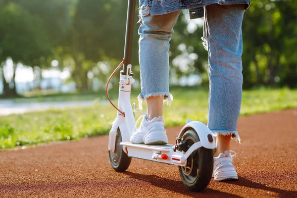 Legs Woman Riding Electric Kick Scooter Urban Outdoor Ecological Transportation — Stockfoto