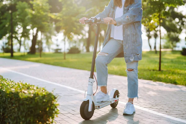 Legs Woman Riding Electric Kick Scooter Urban Outdoor Ecological Transportation — Stockfoto