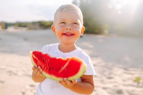 Funny Kid Eating Watermelon Outdoors Child Baby Healthy Food Youth — Foto de Stock