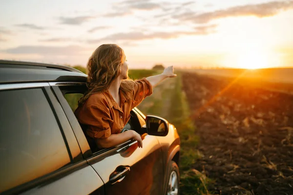 Adventure Young Woman Resting Enjoying Trip Car Lifestyle Travel Tourism — Stok fotoğraf