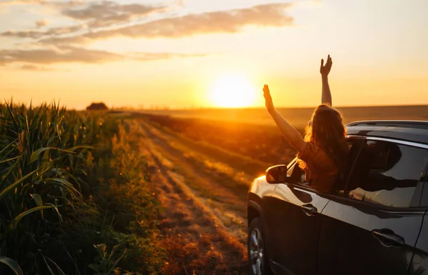 Adventure Young Woman Resting Enjoying Trip Car Lifestyle Travel Tourism —  Fotos de Stock