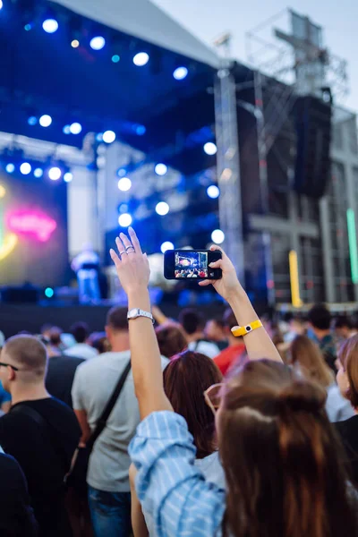 Rowd Raised Hands Music Festival Summer Holiday Vacation Concept — Stock Photo, Image