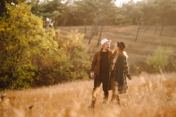 Lovely Hipster Couple Resting Nature People Lifestyle Relaxation Vacations Concept — Stock Photo, Image