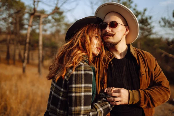 Lovely Hipster Couple Resting Nature People Lifestyle Relaxation Vacations Concept — Stockfoto
