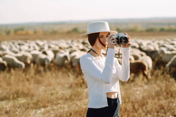 Young Woman Camera Front Herd Sheep Fashion Style Concept People — Stock Photo, Image