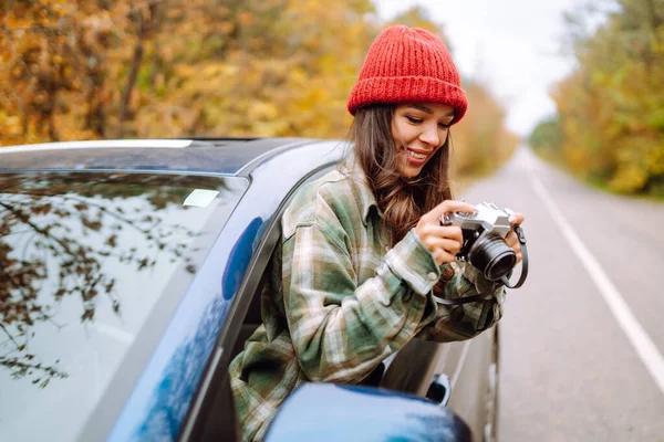 Young Woman Takes Pictures Camera Car Window Tourism Rest Nature — Stock Photo, Image