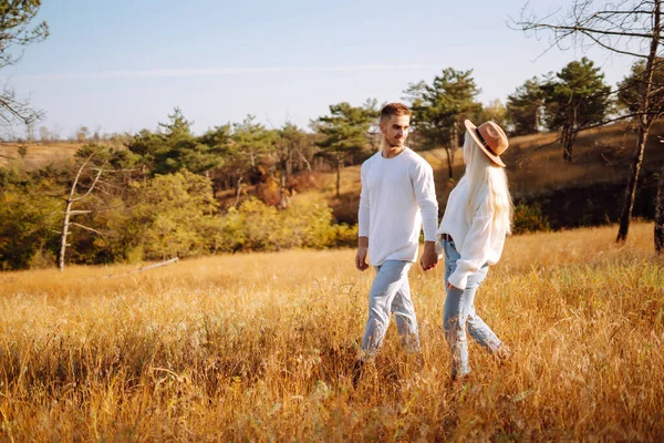 Loving Couple Travel Together Hike Walk Autumn Park Nature People — Stock Photo, Image