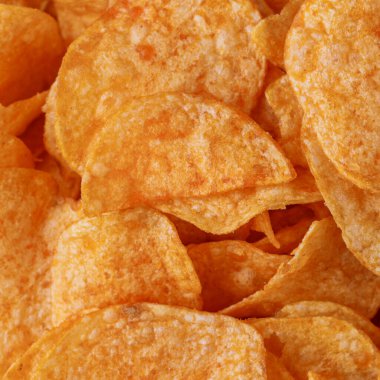Patates cipsi ya da cips. Patates cipsi ya da cips yakın çekim. Gıda arkaplanı.