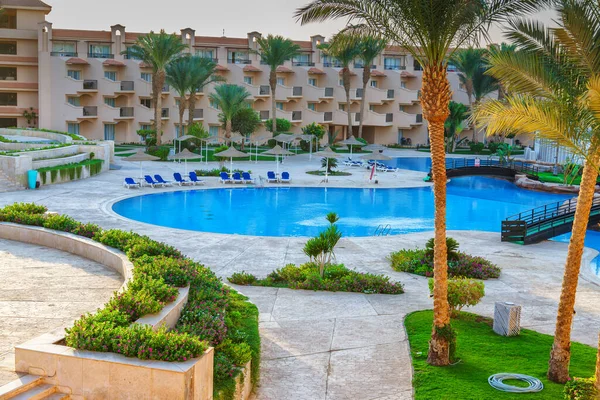 Hurghada Egipto Jardín Egipcio Con Palmeras Hotel Piscina Alojamiento Complejo — Foto de Stock