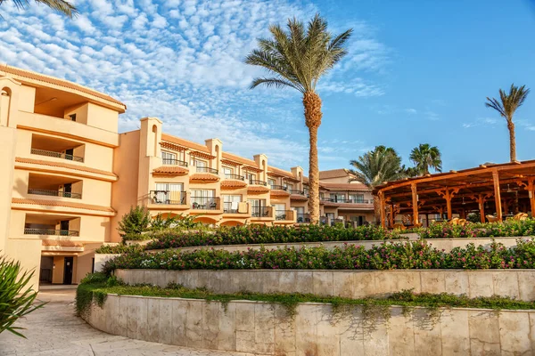 Outubro 2021 Hurghada Egito Jardim Egípcio Com Palmeiras Hotel Piscina — Fotografia de Stock