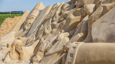 24 Ekim 2021, HURAGADA, Kızıldeniz Valiliği, EGYPT kum heykelleri olan bir kum şehri. Hurghada 'da gezintiler. Kum figürleri. Antik Roma sakinlerinin yaşamından bir sahne..