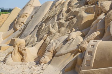 24 Ekim 2021, HURAGADA, Kızıldeniz Valiliği, EGYPT kum heykelleri olan bir kum şehri. Hurghada 'da gezintiler. Kum figürleri. Antik Roma sakinlerinin yaşamından bir sahne..
