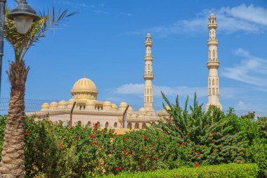 24 Ekim 2021 Hurda. Hurghada, Mısır 'daki Cami' nin güzel mimarisi.