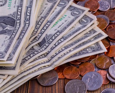 Altın para, gümüş para, bakır para, çeyreklik, bozuk para, bozuk para, 50 sent ve dolar. Çeşitli Amerikan sikkeleri, iş, para, madeni para ve ekonomi için Amerikan sikkeleri