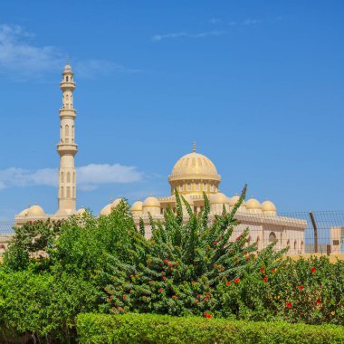 24 Ekim 2021 Hurda. Hurghada, Mısır 'daki Cami' nin güzel mimarisi.