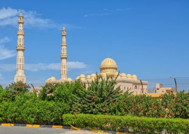 24 Ekim 2021 Hurda. Hurghada, Mısır 'daki Cami' nin güzel mimarisi.