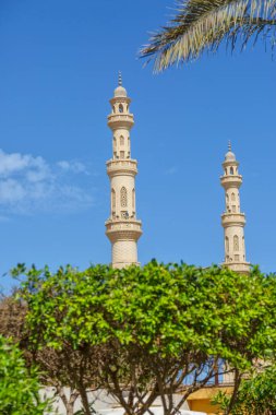 24 Ekim 2021 Hurda. Hurghada, Mısır 'daki Cami' nin güzel mimarisi.