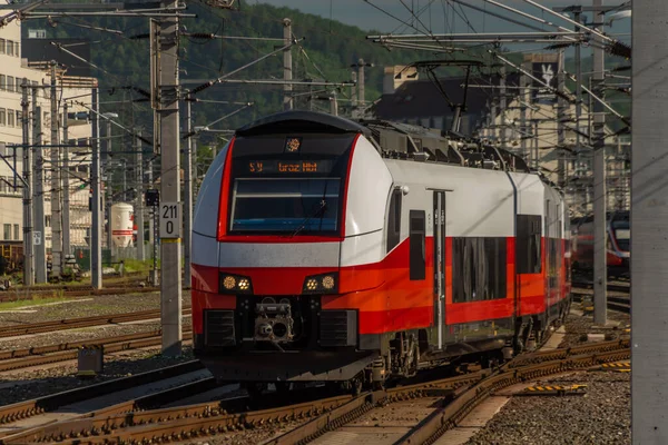 Roter Elektro Personenzug Grazer Bahnhof Sommer — Stockfoto