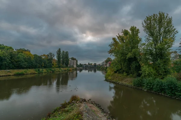 Ποταμός Labe Στο Κέντρο Της Πόλης Bohemian Kolin Φθινόπωρο Χρώμα — Φωτογραφία Αρχείου