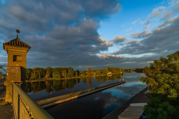 Πορτοκαλί Ηλιοβασίλεμα Στην Πόλη Roudnice Nad Labem Παλιά Εκκλησία Και — Φωτογραφία Αρχείου