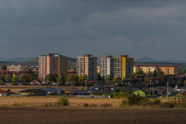 Blok Mieszkań Fabryk Mieście Steti Środkowych Czechach Jesienią Kolor Świeży — Zdjęcie stockowe