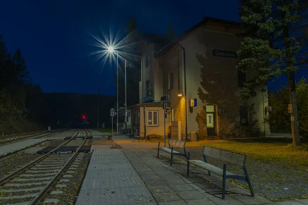 Bahnhof Dorf Ostruzna Jeseniky Gebirge Der Herbstnacht — Stockfoto