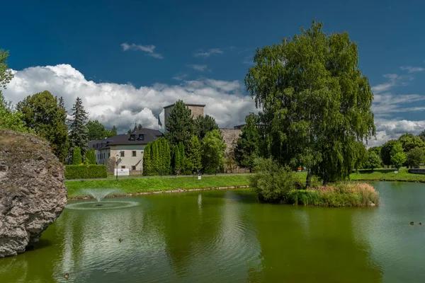 Château Avec Grande Tour Dans Ville Liptovsky Hradok Couleur Été — Photo