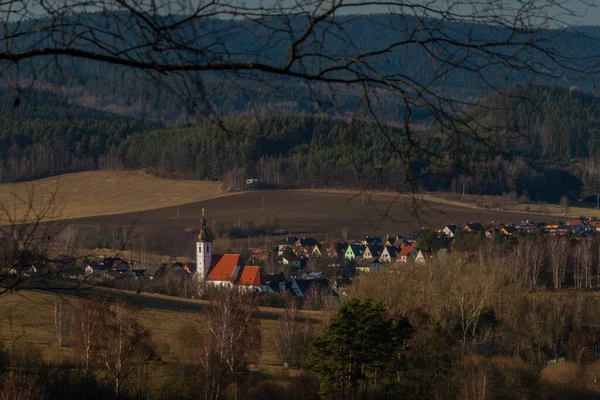 Aldeia Kajov Com Igreja Grande Com Torre Alta Inverno Céu — Fotografia de Stock