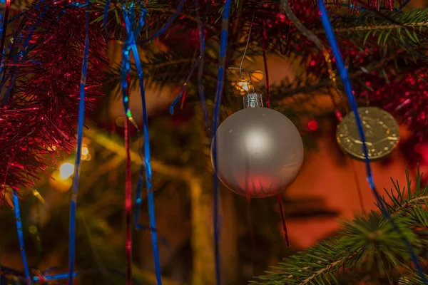 Detalle Del Abeto Navidad Con Colores Rojo Azul Regalos Cajas —  Fotos de Stock