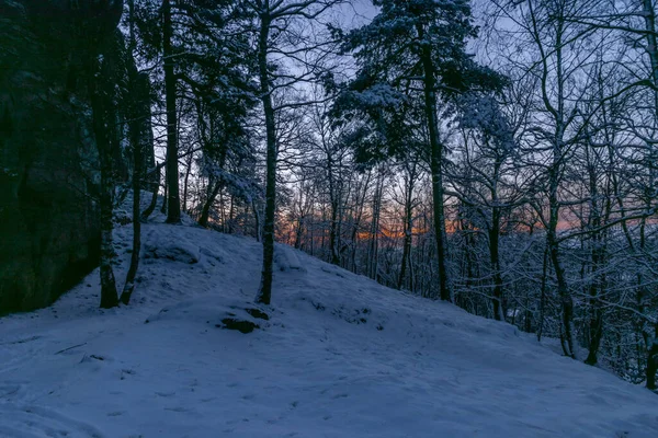 Vista Cerca Del Pueblo Tisa Invierno Nevada Mañana Antes Del —  Fotos de Stock