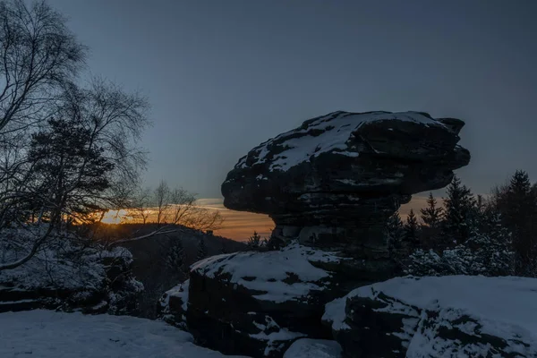 Vista Perto Aldeia Tisa Inverno Manhã Nevada Antes Nascer Sol — Fotografia de Stock