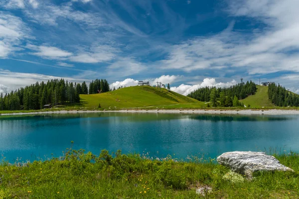 Schön Blaugrüner See Auf Großen Bergen Österreich Sommer Bewölkt Frischer — Stockfoto
