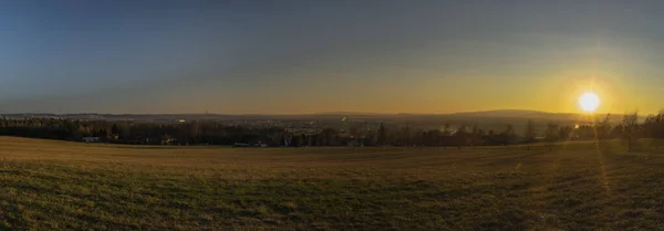 Puesta Sol Sobre Ciudad Ceske Budejovice Invierno Día Soleado Cerca —  Fotos de Stock