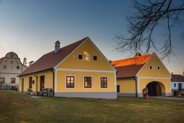 Holasovice Village Printemps Couleur Ensoleillée Belle Soirée Avec Des Maisons — Photo