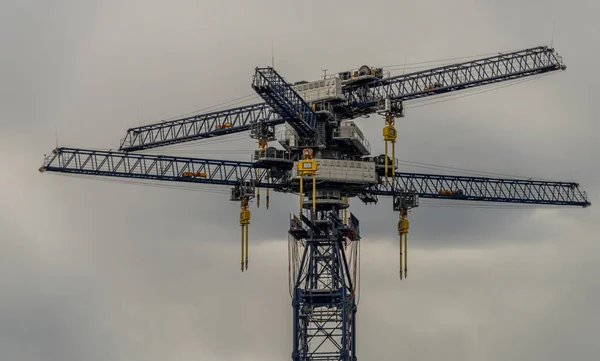 Very Big Crane Cloudy Dark Sky Background — Stock Photo, Image